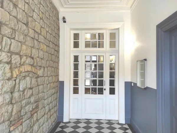 À Louer : Charmant Studio en Duplex Quartier du Dernier So
