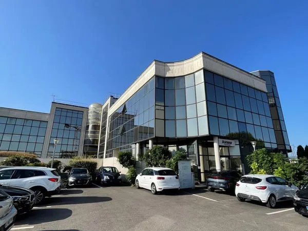 Bureau 606m2 1er étage avec ascenseur