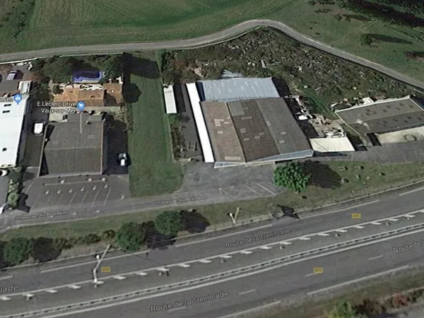 EXCLUSIVITÉ VAUX SUR MER TERRAIN 605 M2 EN ZONE COMMERCIALE