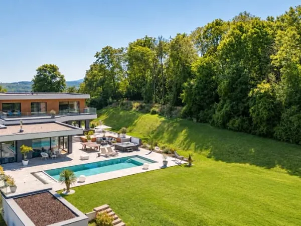 Maison 6 pièces 317 m²