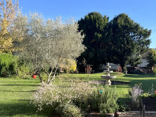 Vends demeure - 328 m² - 8 pièces, 6 chambres - Cinq-Mars-la-Pile 37130