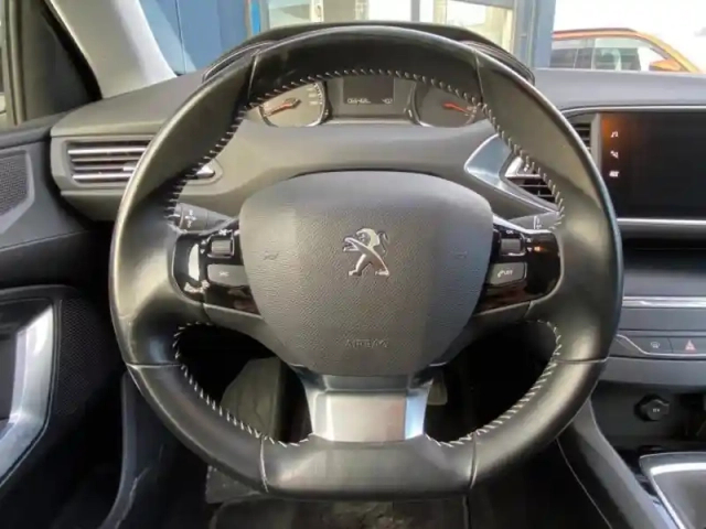 Peugeot 308 1.2 puretech 110ch s&amp;s style — photo 13