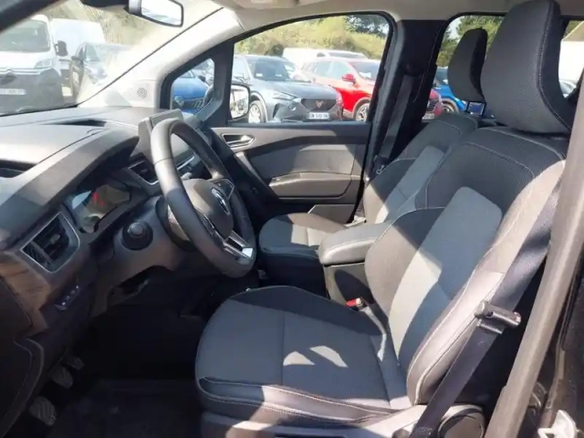 Renault Kangoo blue dci 115 — photo 9