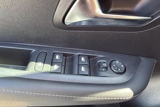 Peugeot 208 hybrid 100 e-dcs6 — photo 76