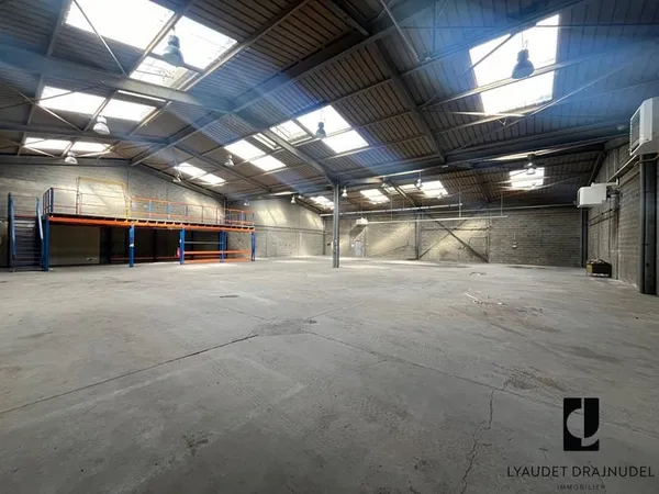 Local d'activité Le Coteau 10 pièce(s) 1300 m2