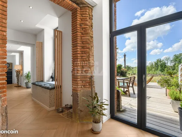 Maison 8 pièces 310 m²