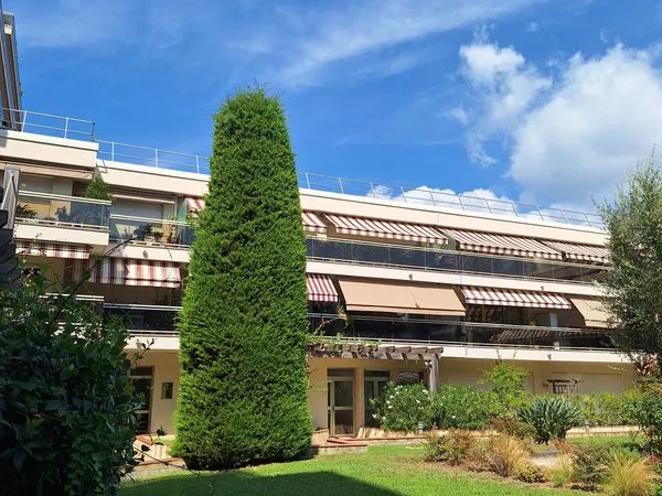Bel appartement 2 pièces - 62 m² avec terrasse, au calme - A deux pas des plages et du centre-ville 