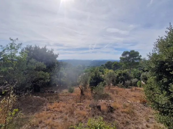 Terrain à bâtir de 1 425 m2 avec vue dégagée' à moins de 2 k