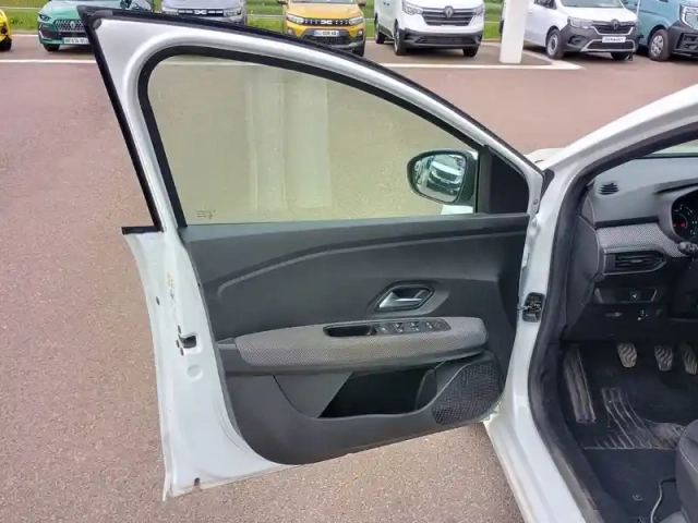 Dacia Sandero sce 65 - 22 — photo 11