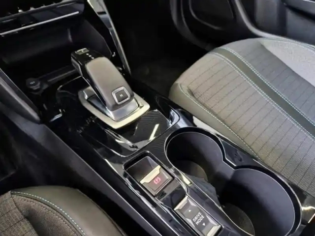 Peugeot 2008 1.2 puretech 130ch s&amp;s allure eat8 — photo 15
