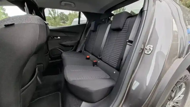 Peugeot 2008 puretech 100 s&amp;s bvm6 — photo 14