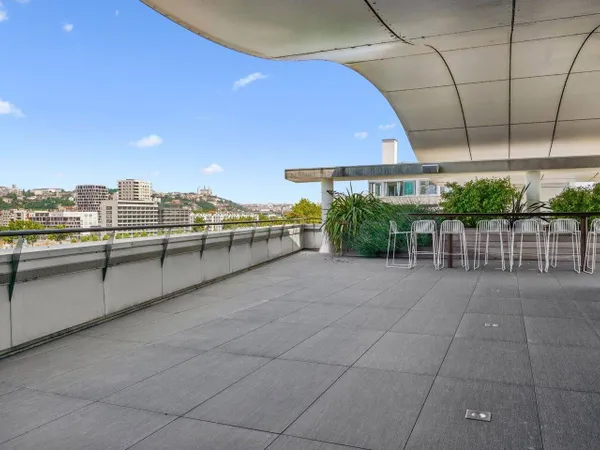 Bureau 650 m²