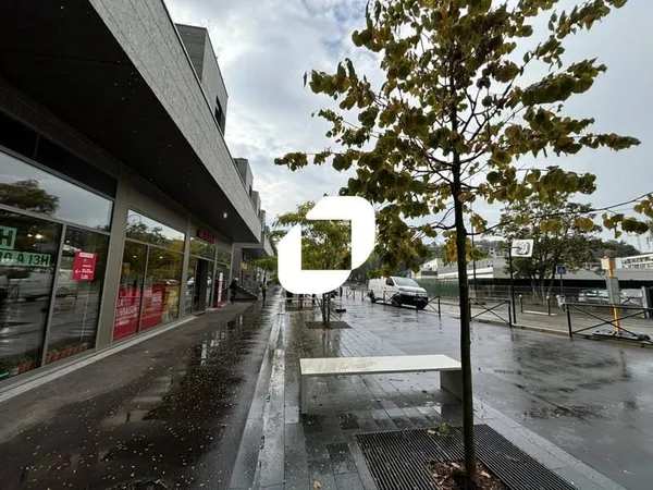 Local commercial 260 m²