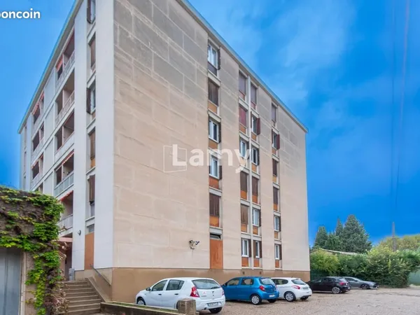 Parking 81 m²