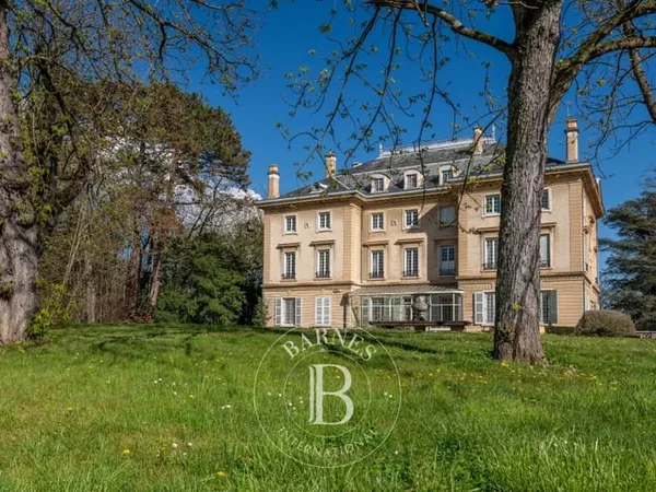 Écully Centre - Appartement de prestige à vendre de 313 m² - Rez-de-jardin - Parc privatif - 4 chamb