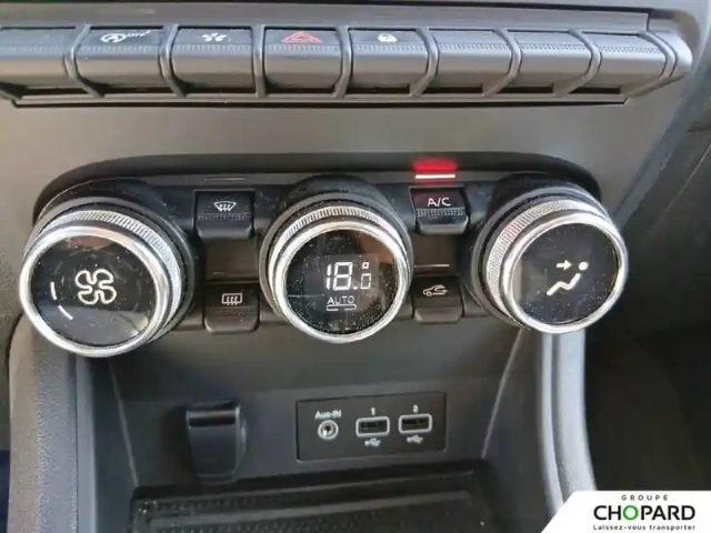 Renault Captur tce 140 edc — photo 14