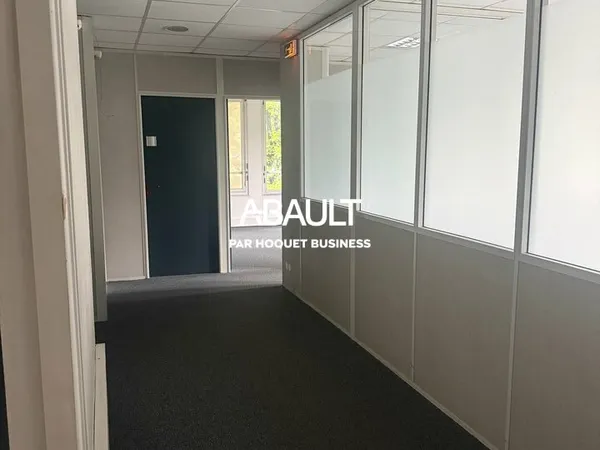 Local professionnel 389 m²