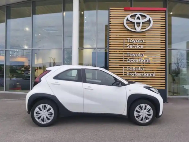 Toyota Aygo 1.0 vvt-i 72 dynamic — photo 2