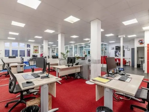 Bureaux 198 m²