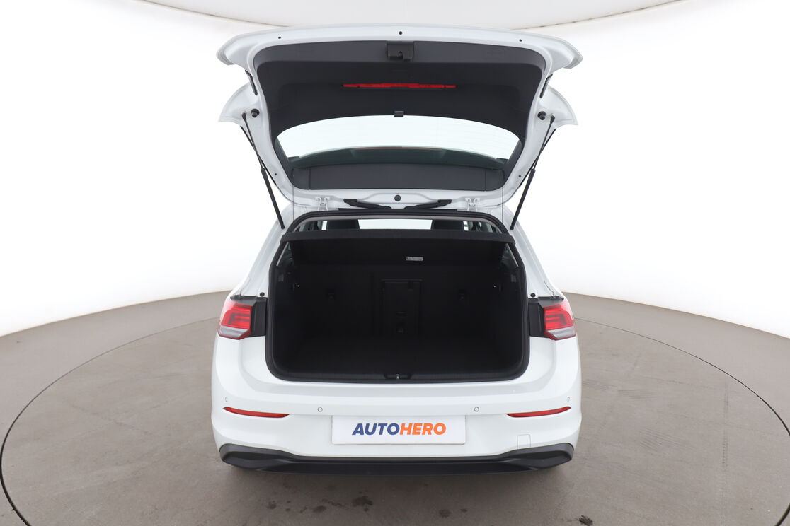 Volkswagen Golf VIII 2.0 TDI SCR DSG7 — photo 15