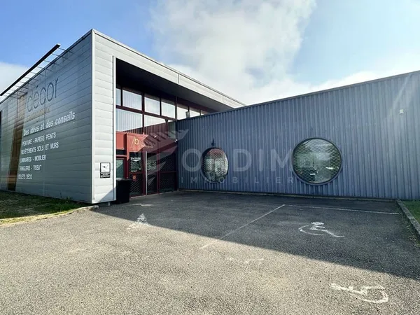 Local commercial 825 m²