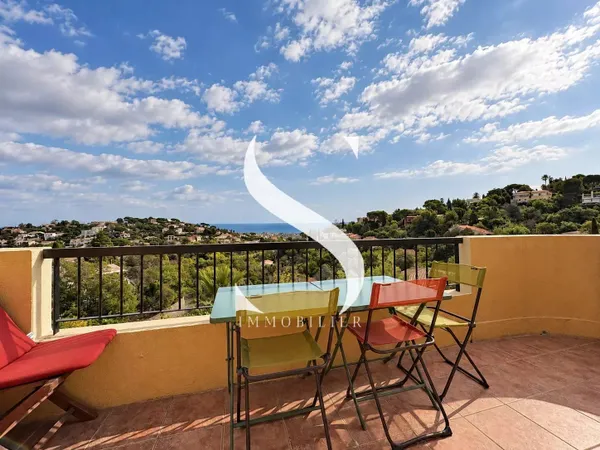 Appartement 3 pièces vue mer piscine, terrasse et parking