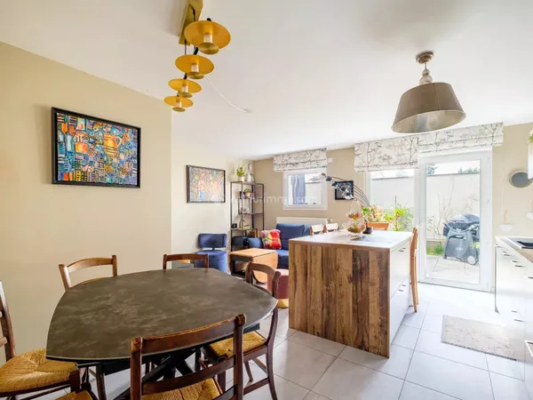 À vendre - Superbe duplex T5 de 104 m² avec terrasse et jardin - Villeurbanne