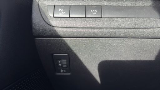 Peugeot 2008 1.2 PureTech 130 - Allure – 2018 – 66477 km – Essence – Boîte Manuelle — photo 5