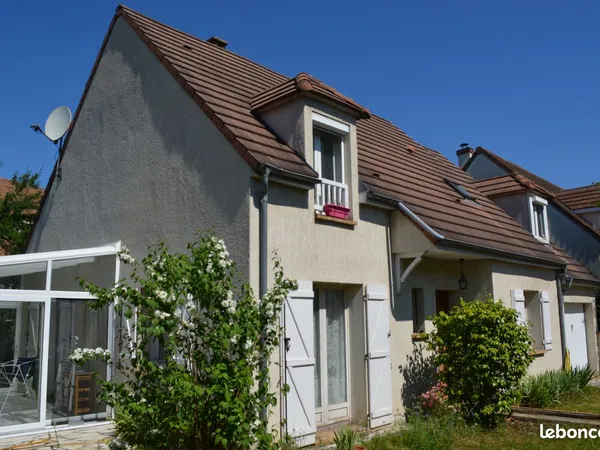Maison non mitoyenne jardin arbore