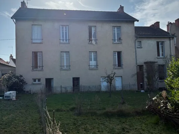 Ensemble immobilier - 5 appartements - 2 028 m² de terrain - fort potentiel foncier