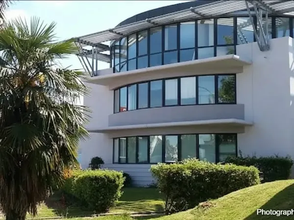 Commerce 640 m²