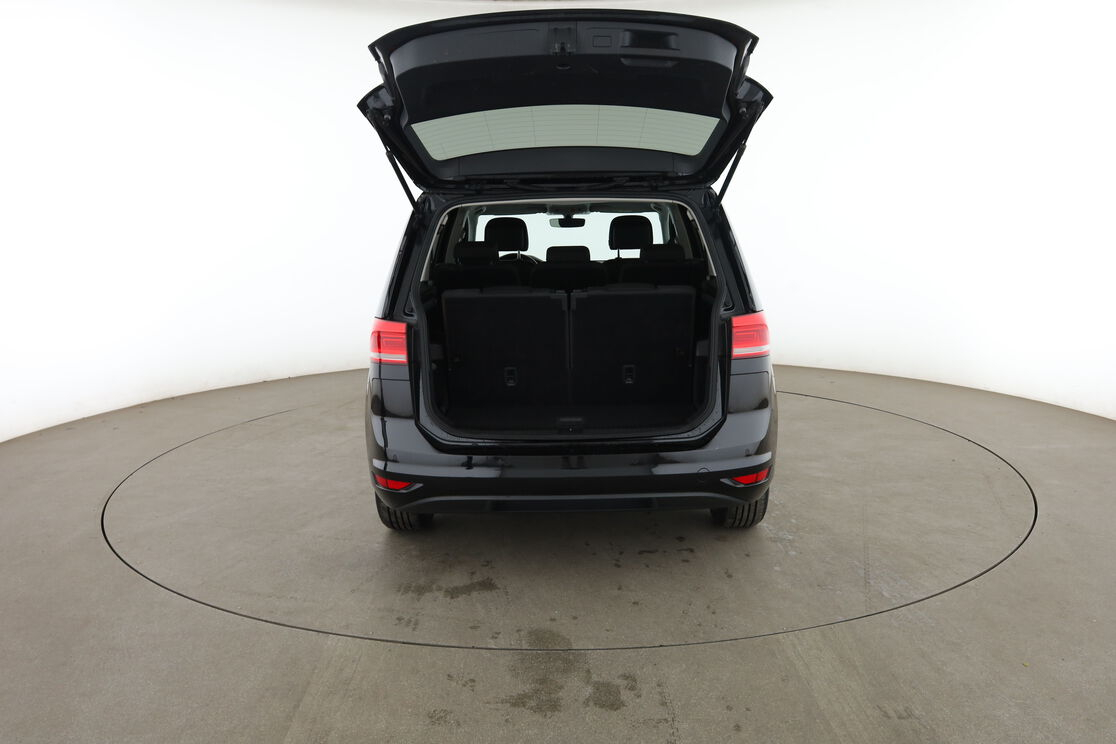 Volkswagen Touran 1.5 TSI EVO Active DSG7 — photo 16