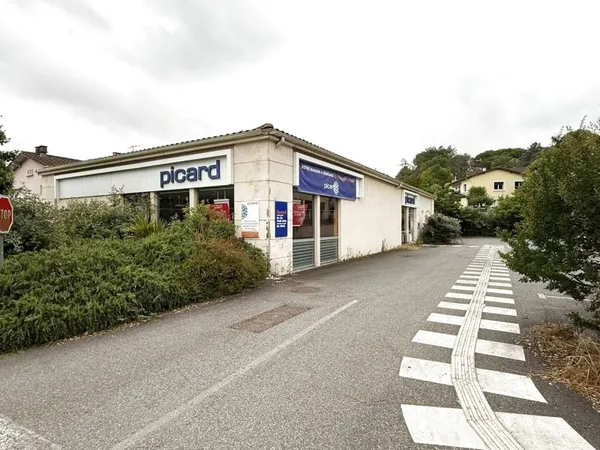 Local commercial 335 m²