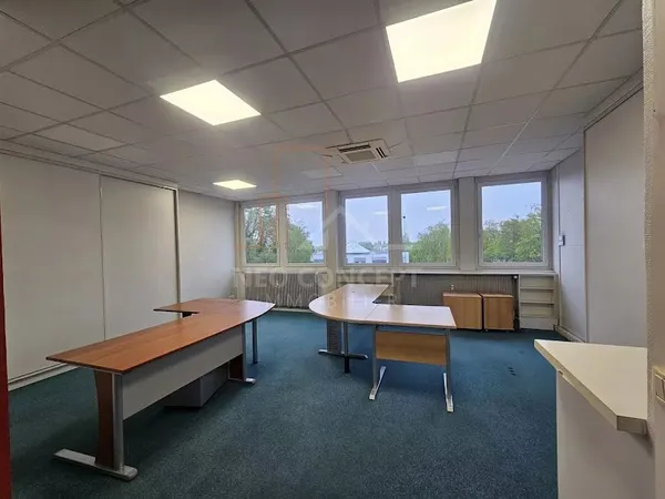 Local 10 pièces 212 m²