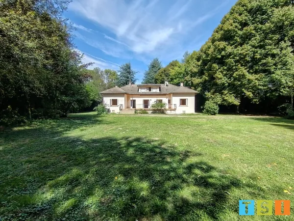 Maison 8 pièces 230 m²