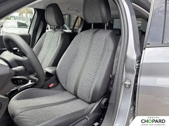 Peugeot 208 turbo 100 ch bvm6 — photo 17