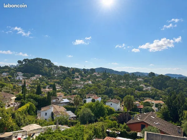 MOUGINS - Quartier de la Grande Bastide - Appartement T3/T4 - Au calme absolu, vue dégagée