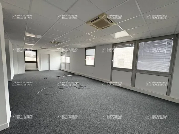 Bureaux 300 m²