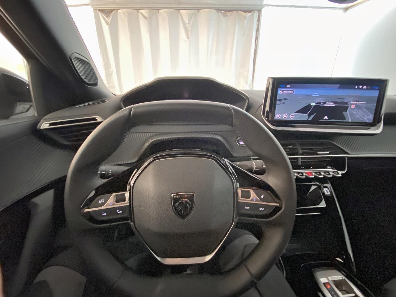 Peugeot 2008 hybrid 145 ch e-dcs6 allure — photo 12