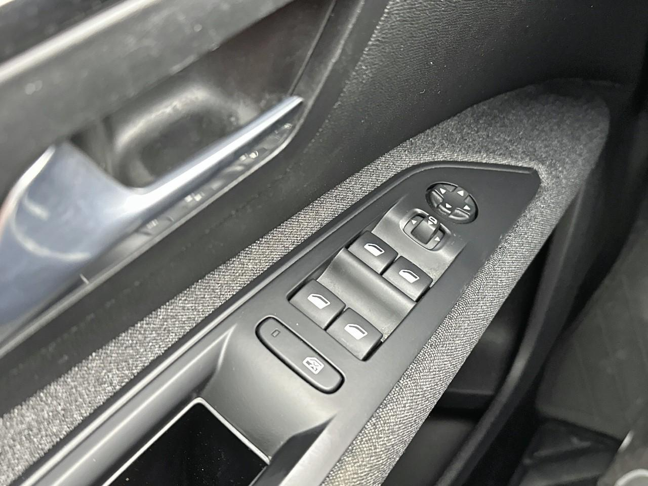 Peugeot 5008 puretech 130ch s&s bvm6 style — photo 15