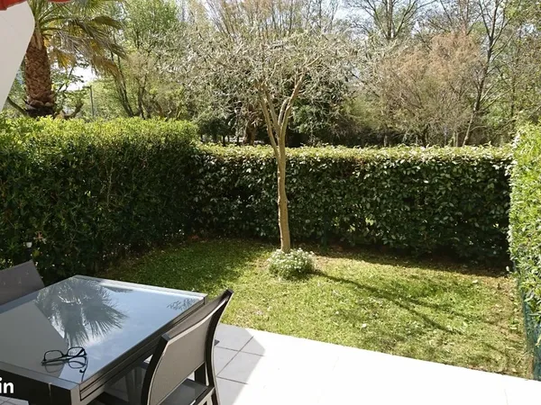 Appartement 2 pièces, meublé, en rez de jardin sans vis à vis, à 200m de la plage et des commerces
