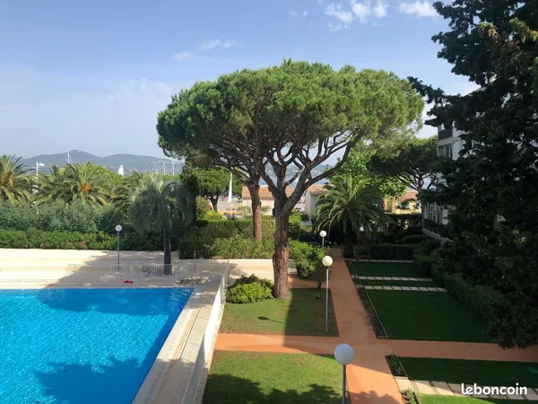 Saint Tropez - studette village