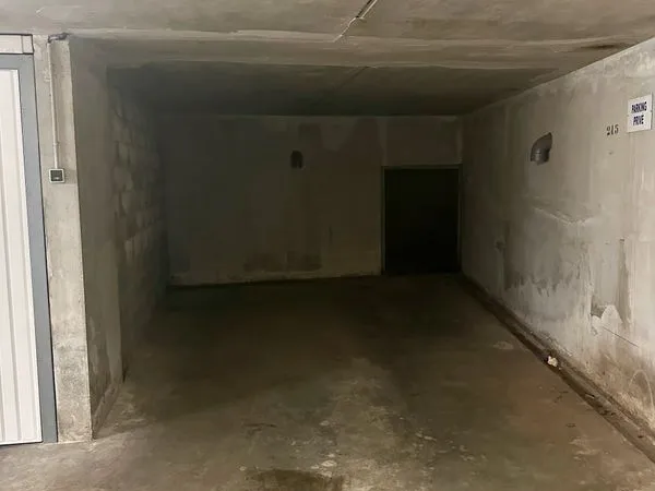Place de parking aux dimensions PMR
