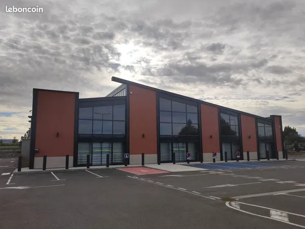 Local commercial 1250m² Châteaubernard (16)