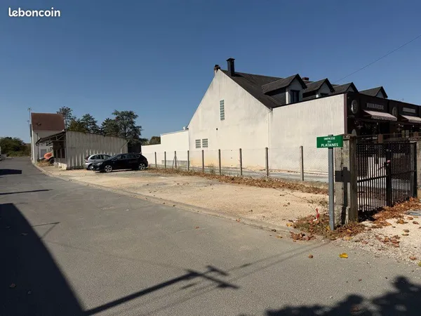 Dépôt +Terrain Constructible