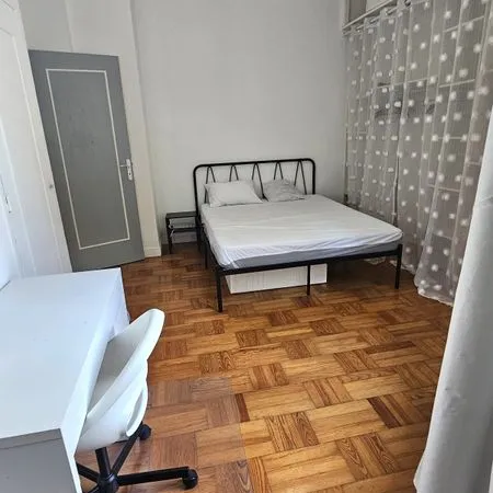Grande chambre Nice Grosso/Fleur, Coloc étudiante, proche fac de droit, fin mi-juin 2027 max., 610 T
