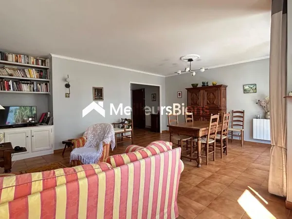 Spacieux T4 traversant très calme avec terrasse sud et garage en sous-sol