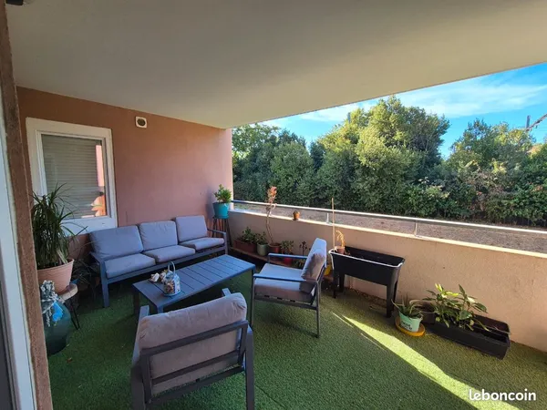 T4. Montfavet. Terrasse et 2 parking privés