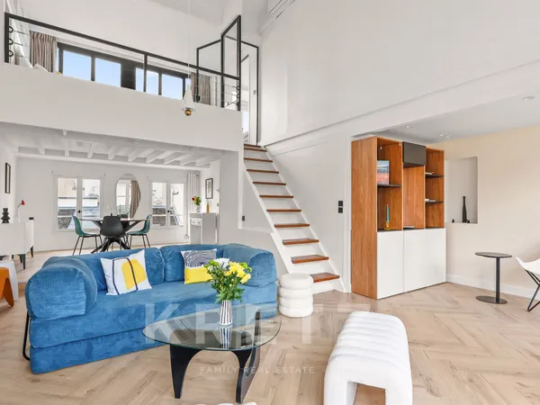 Appartement duplex en dernier étage avec blacon et terrasse sur l'Ile Saint Louis