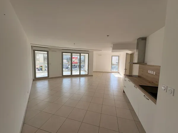 Local professionnel 2 pièces 76 m²